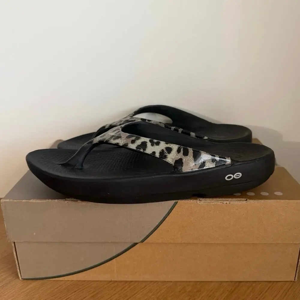 OOFOS OOlala Limited Women Recovery Thong Sandals- SZ 10